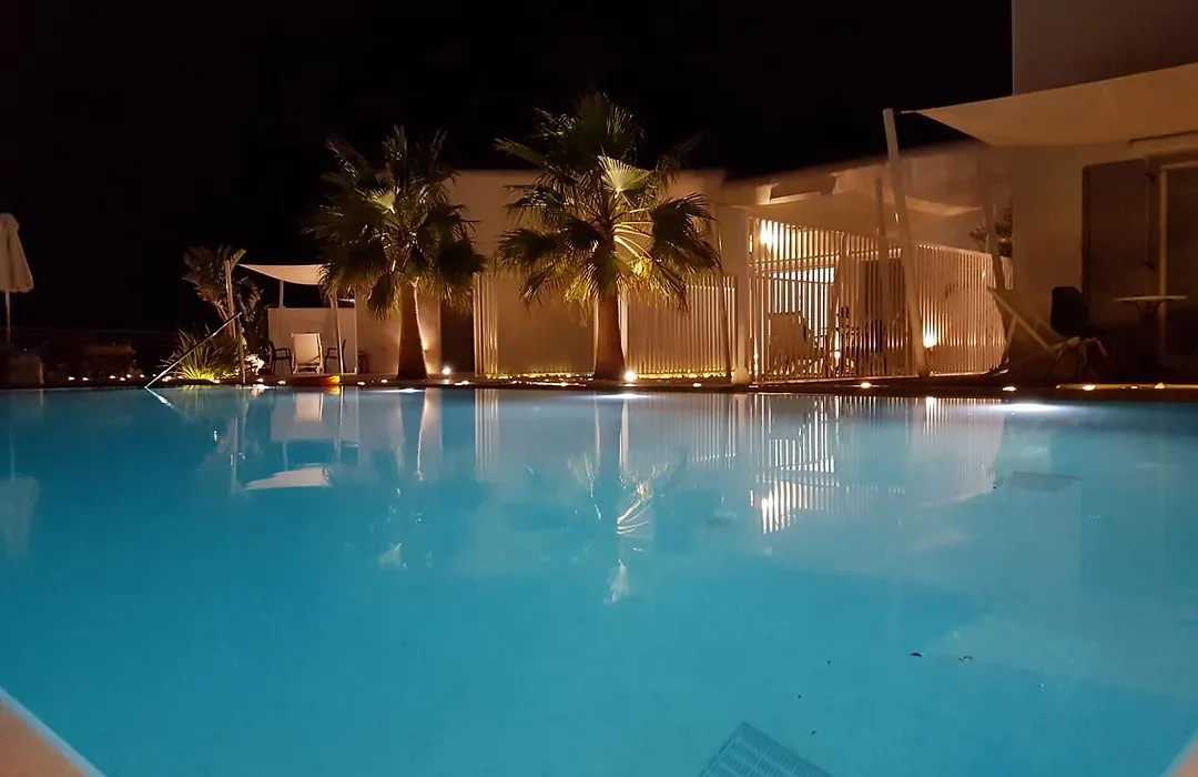 Queen Elegant Suites-1